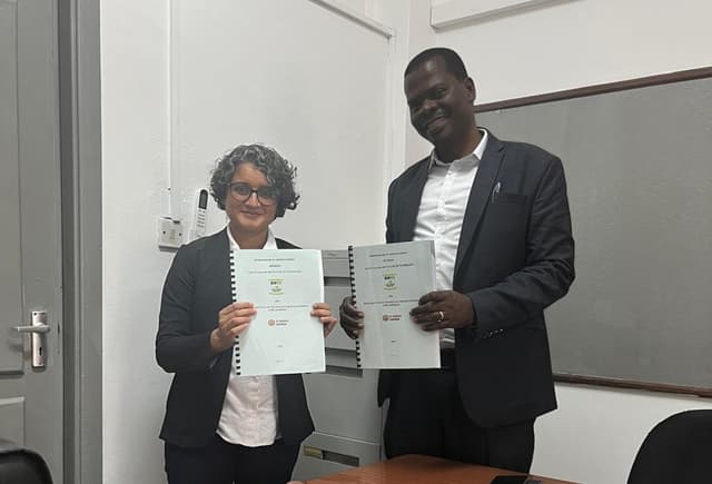 Image of signing of MOU with DIT