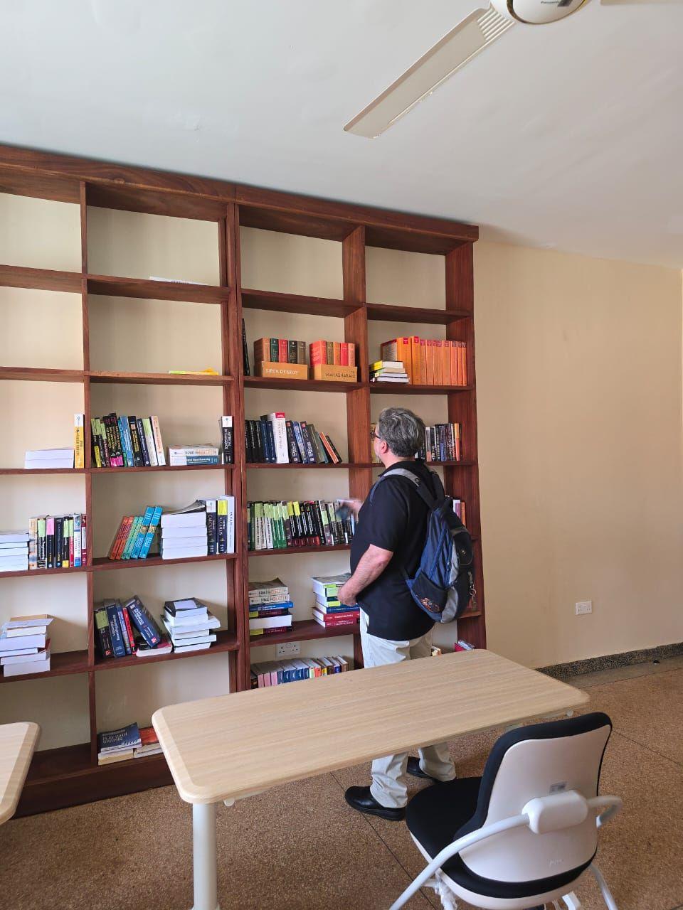 Prof. Michael Kavic visits IITM Zanzibar