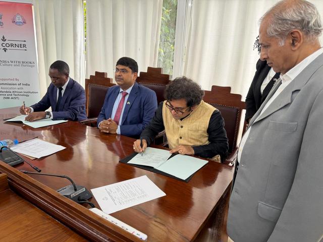 Image of signing of MOU with Nelson Mandela